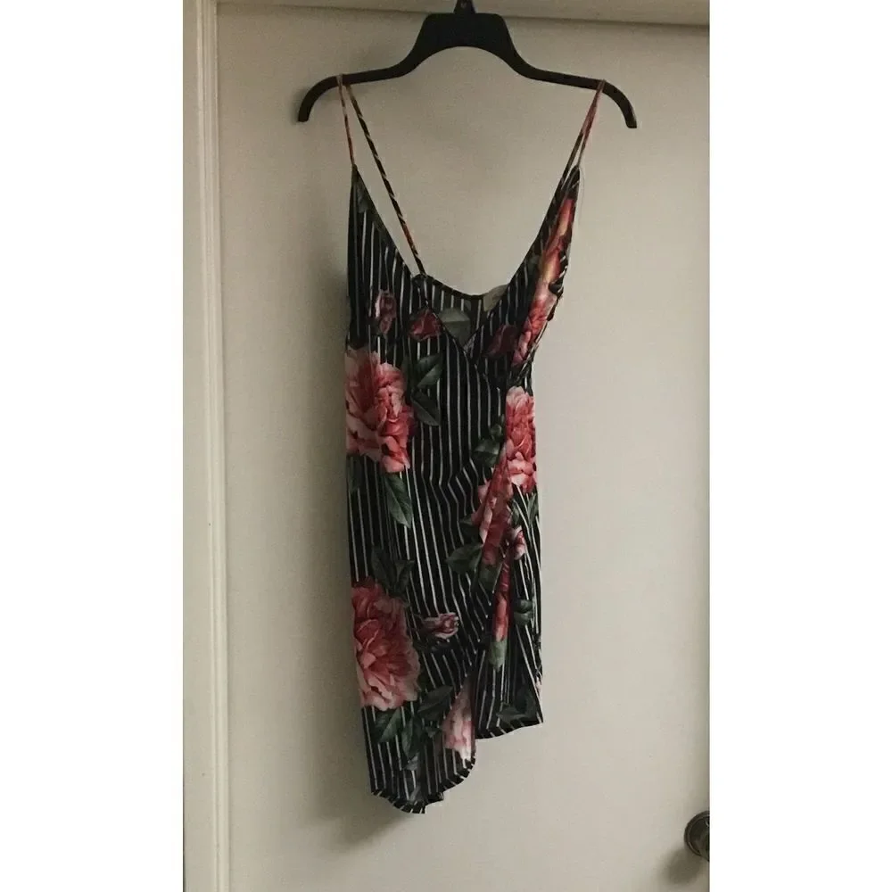 Cute & Sexy Black/Red Floral Print Wrap Mini Dress Sz Large